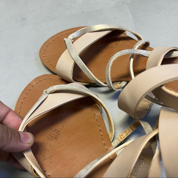 Neutral colored sandals - Picture 4 of 7